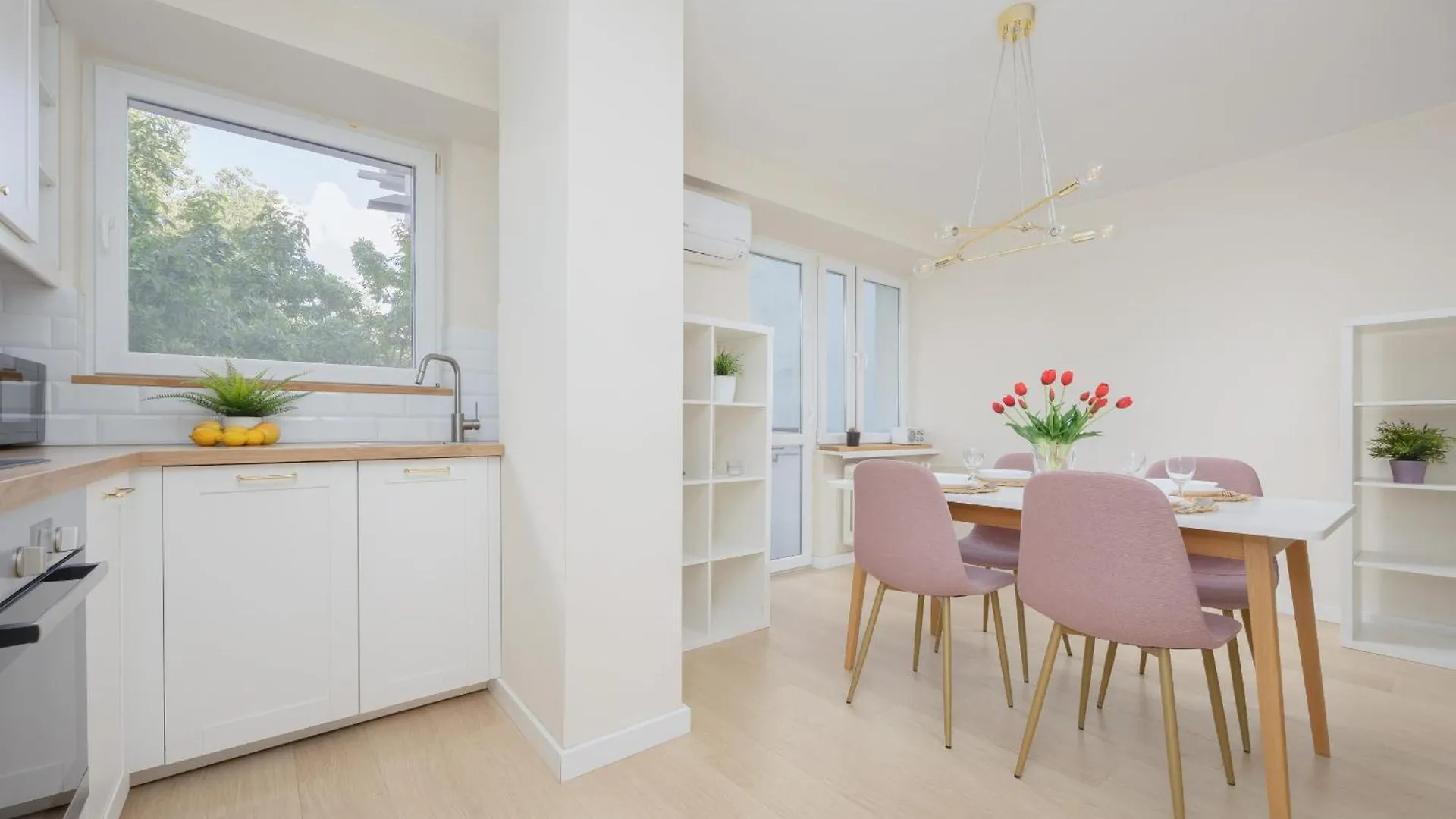 Przytulny Apartament Z Balkonem I Klimatyzacja By Noclegi Renters Warsaw